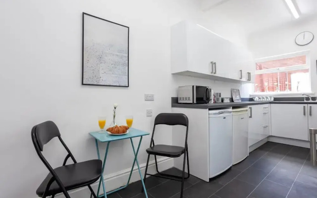 Cosy Home Near Station, Parking, Netflix, Sleeps 5