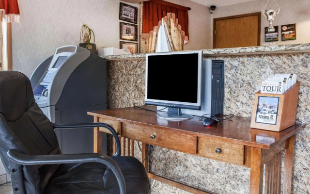 Econo Lodge Seatac Airport North Seattle Hotel