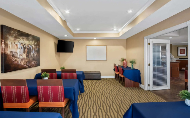 Quality Suites Irving-Las Colinas