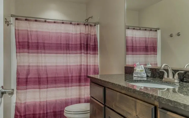 Razorback Ridge 4 Bedroom Apts by RedAwning