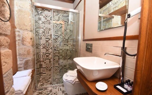Sim Otel
