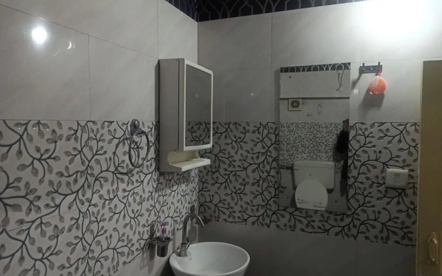 OYO Flagship 70158 Meenu Inn