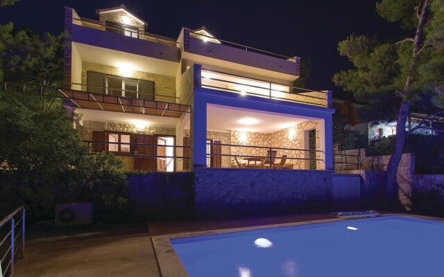 Stunning Home in Prizba With Wifi and 6 Bedrooms