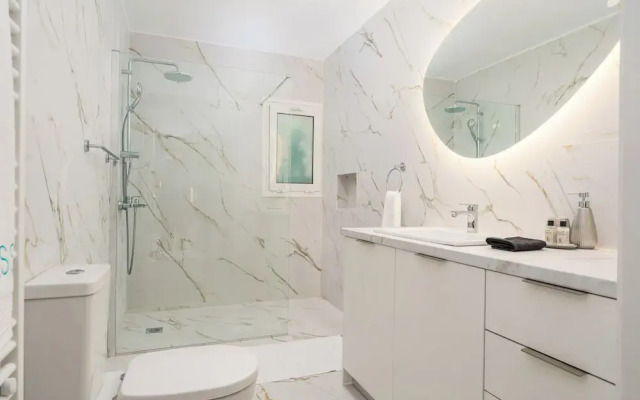 Voula Luxury Modern Living with Garden