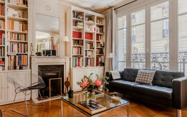 Paris Eiffel Tower Center residence