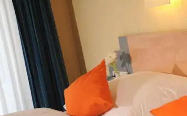 Hotel Triton II