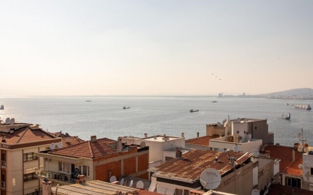 Flat With Great View and Central Location in Konak