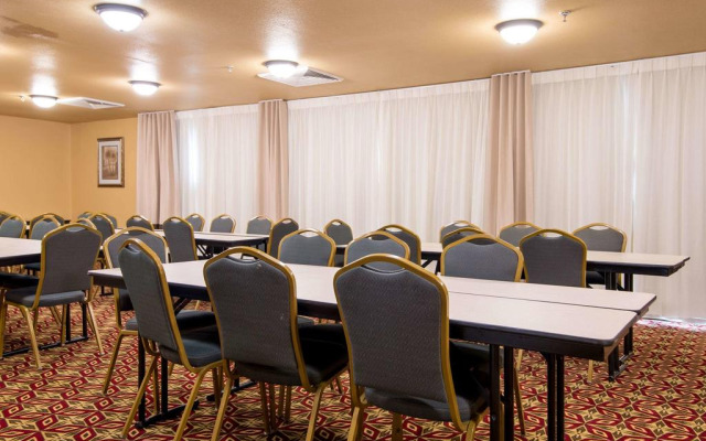 Comfort Inn & Suites Perry National Fairgrounds Area