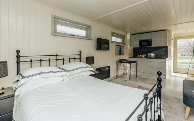Wisteria House - Sleeps 11