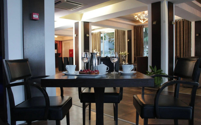 Galaxy Art Hotel