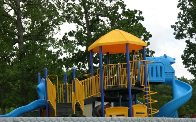 Scenic Terrace 2 Bedroom Condo by Redawning