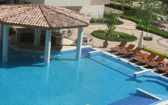 Apartment in Dawn Park Aparthotel