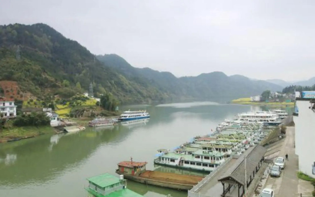 She County Shendu Town Gallery Home Homestay (Xin'anjiang Landscape Gallery Scenic Area)