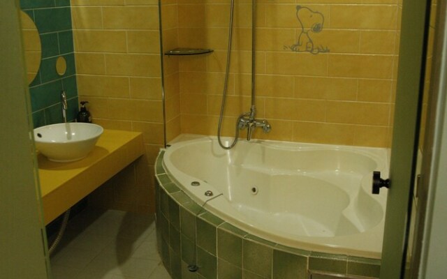 Hotel Story