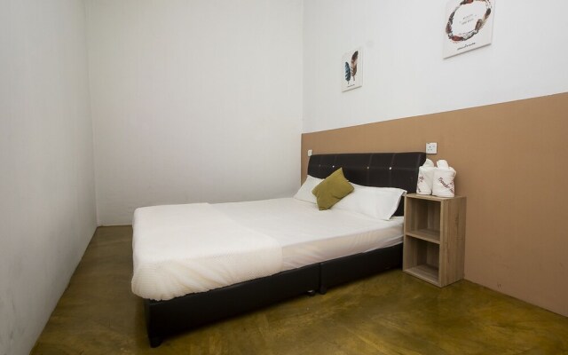 The Traveler Home by OYO Rooms