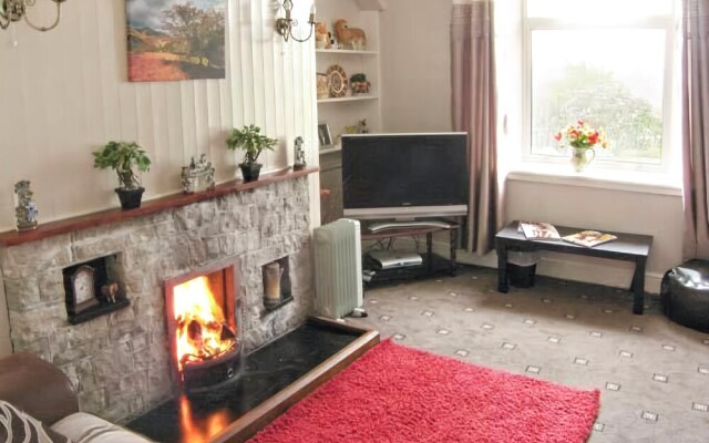 Ymwlch Bach Farmhouse