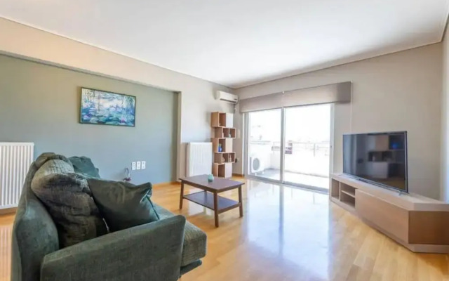 Cozy top Floor Flat Petralona