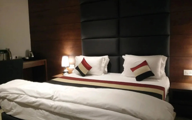 Hotel Crossroad by OYO Rooms