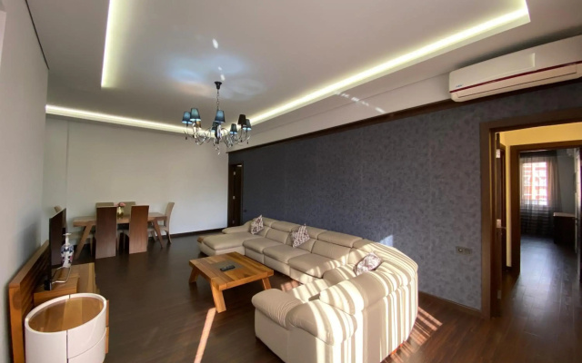 Northern Avenue, 3 bedrooms Luxury, New Renovated apartment TT666