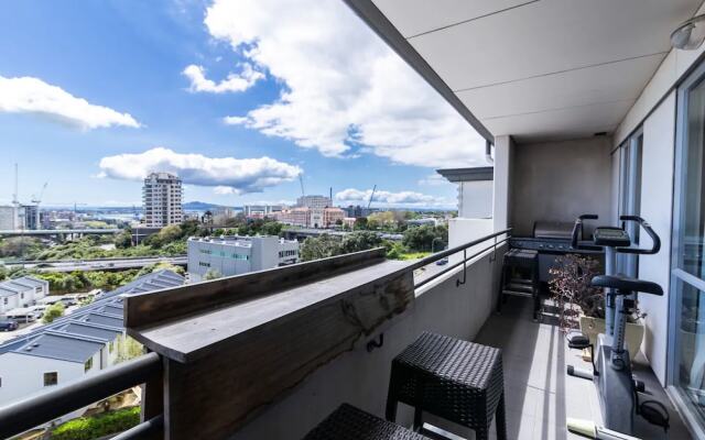 Sunny 2 Bedroom Flat in Grafton with City Views