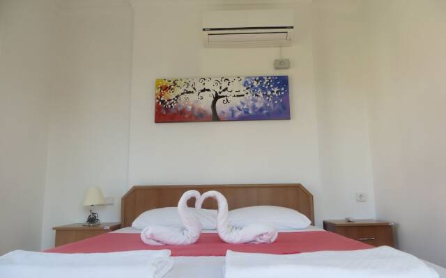 Villasevval-sleeps8-pool-bbq-ac-neartown