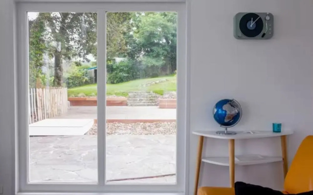 Superb Villa With sea View Near the Beach