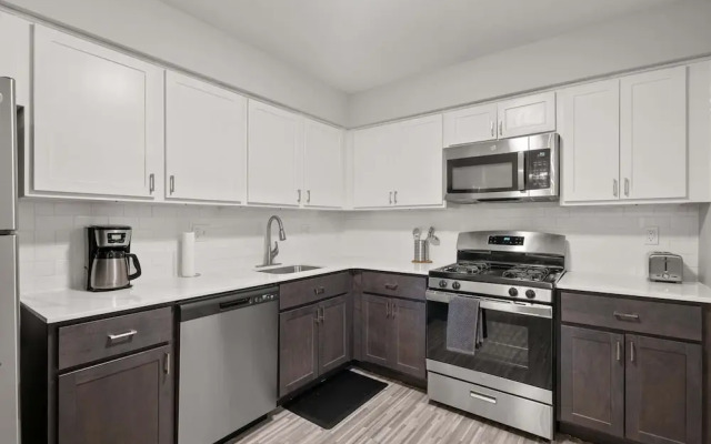 Spacious 2BR 2BA City Haven