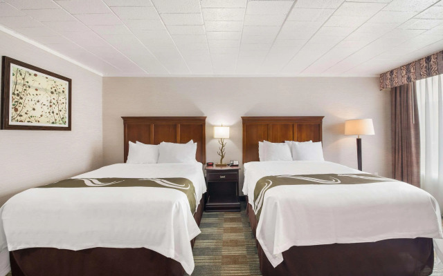 Finger Lakes Inn & Suites