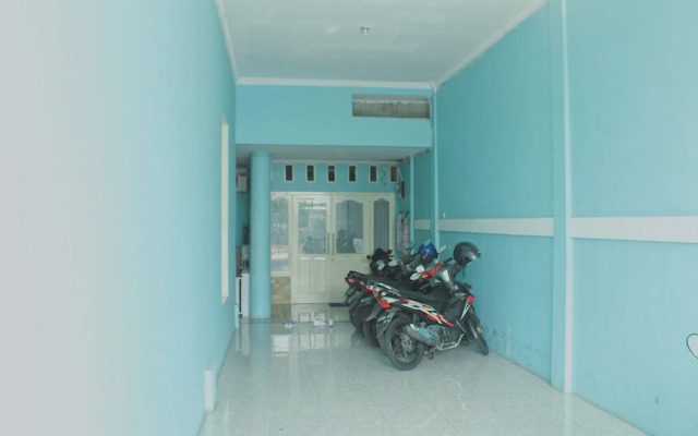 Guesthouse Putri Griya Fikarda by ZUZU