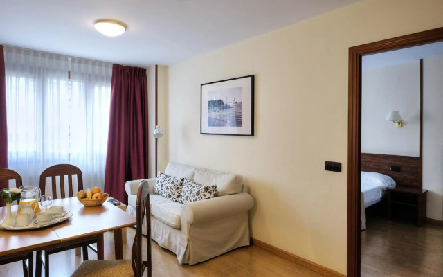 Palacio Arias and Hotel y Apartamentos Arias