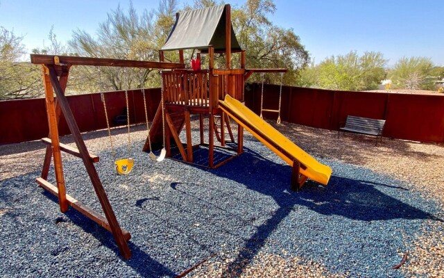 Tucson Townhome w/ Private Patio & Mtn Views!