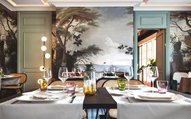 Le Manoir Hotel