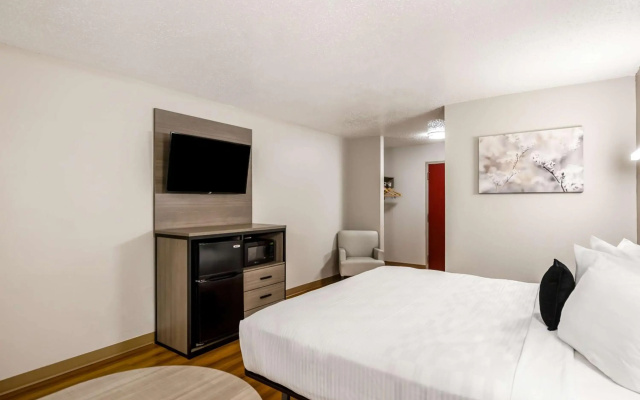 Red Lion Inn & Suites Pontoon Beach