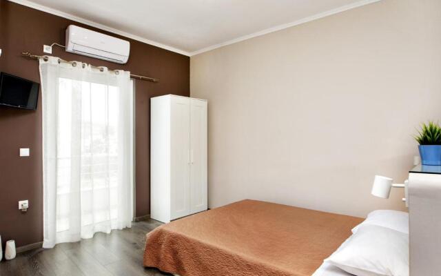 Maria's modern studio 5min from beach