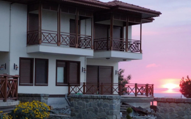 Enchanting Villa Near Firtina River With Backyard