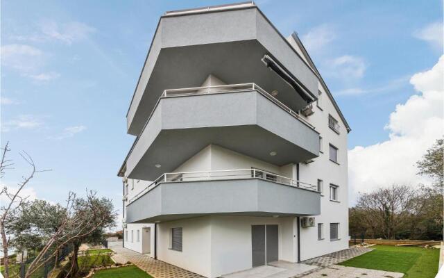 Nice Apartment in Peroj With Wifi and 1 Bedrooms