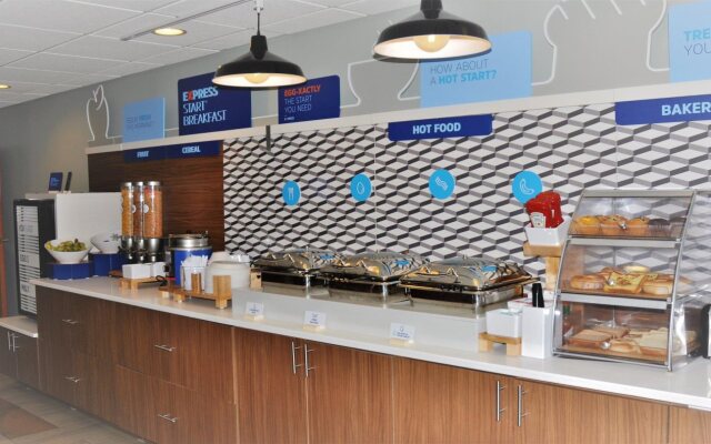 Holiday Inn Express Hotel & Suites Boston-Marlboro by IHG