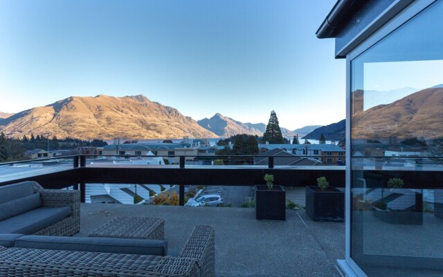 Penthouse on Hallenstein by Touch of Spice