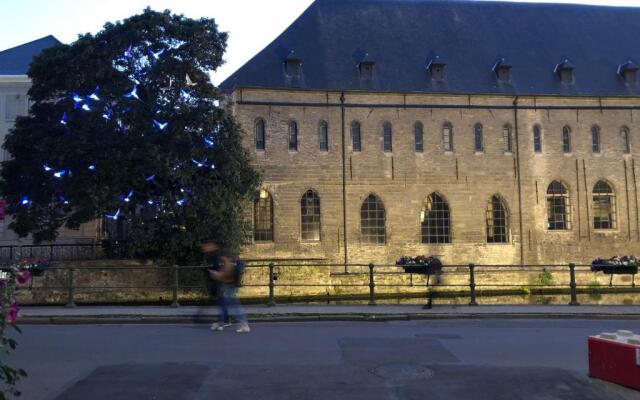 studio medieval city center at river de Leie
