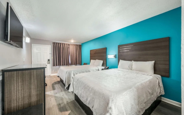 Green Woods Inn