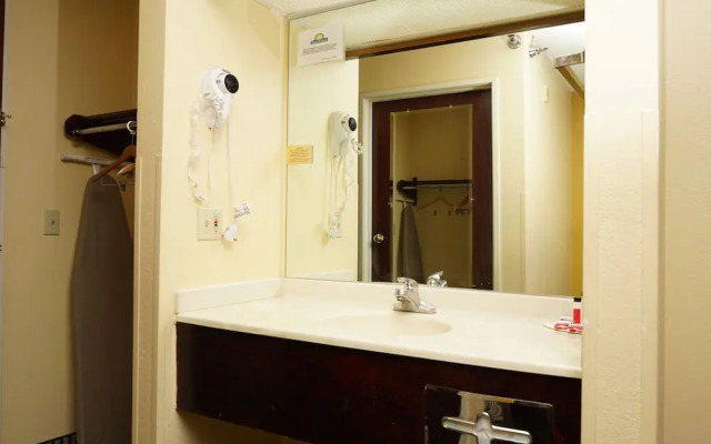 Halsted Inn And Suites Harvey - Chicago Southland