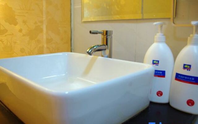 Yiwen Zhixing Fashion Hotel