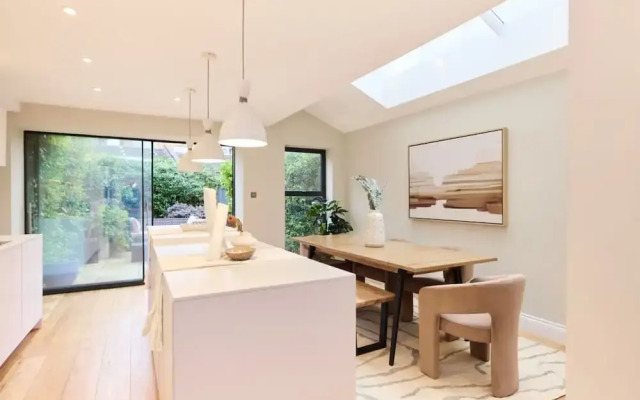 The Latimer Wonder - Stunning 5bdr House With Garden