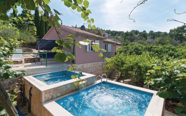 Stunning Home in Supetar With Jacuzzi, Wifi and 4 Bedrooms