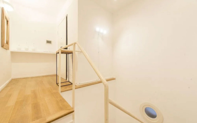 Charming Apartment in the City Center by Wonderful Italy