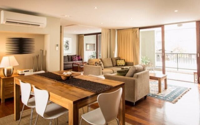 2/21-25 Fletcher Street - Casablanca at Bogarts