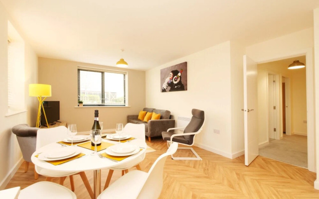 Modern Spacious 2 Bedroom Apartment