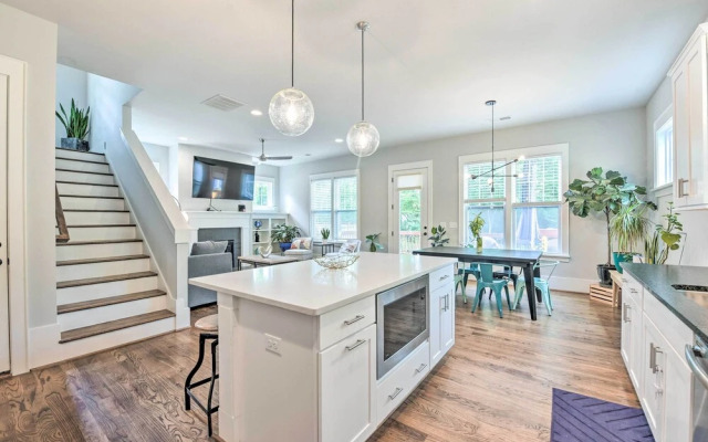 Modern Charlotte Home ~ 4 Mi to Downtown!