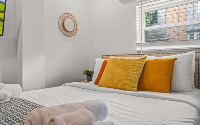 East Passyunk Trendy Apartment