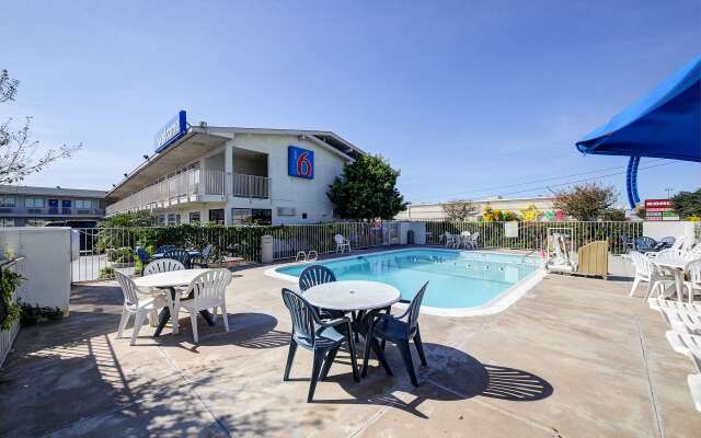 Motel 6 Laredo, TX - South